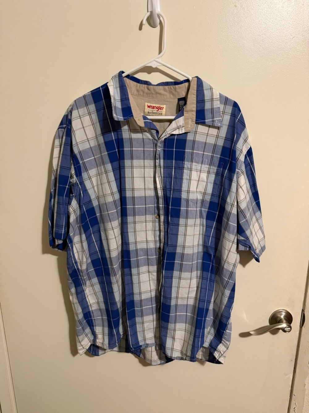 Wrangler Blue and White Plaid Short-Sleeve Button-Down Shirt